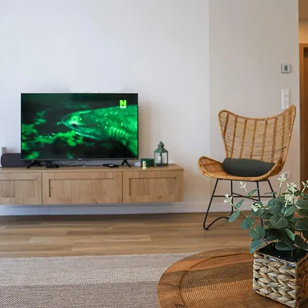 Platan With Lakeview דירה *