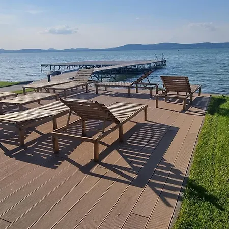 Platan With Lakeview Apartment Balatonboglar