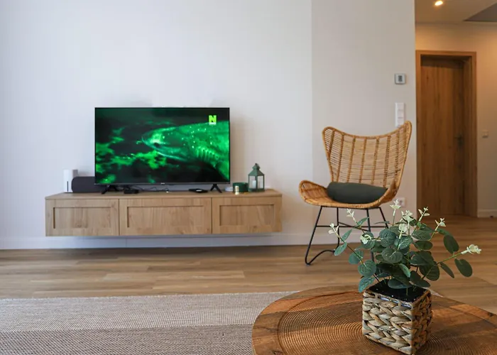 Platan With Lakeview דירה *