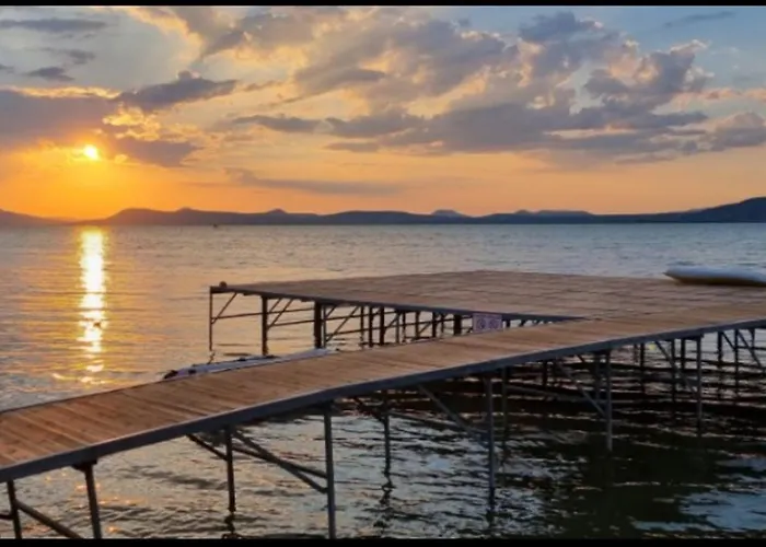 Platan With Lakeview